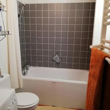 Appartamento Grand Studio Avec Balcon Proche Montmartre Parigi