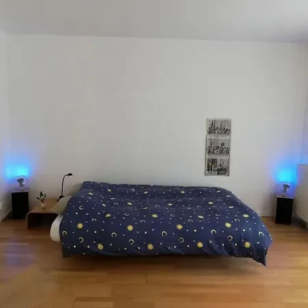 Grand Studio Avec Balcon Proche Montmartre Appartamento